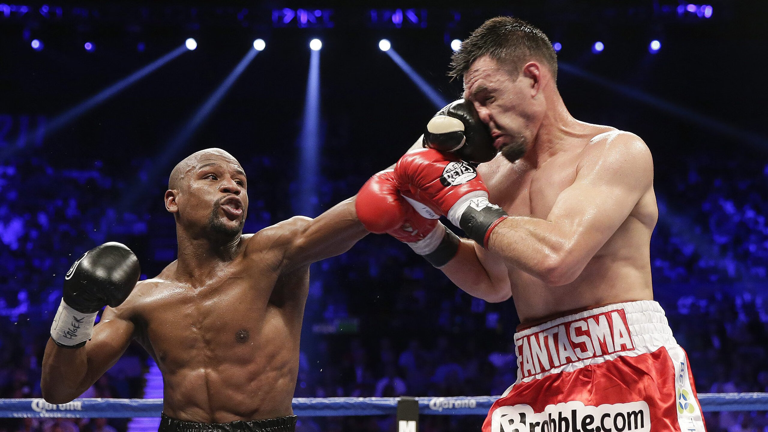 国际足球联赛中球队之间的对抗异常激烈，足球 对抗